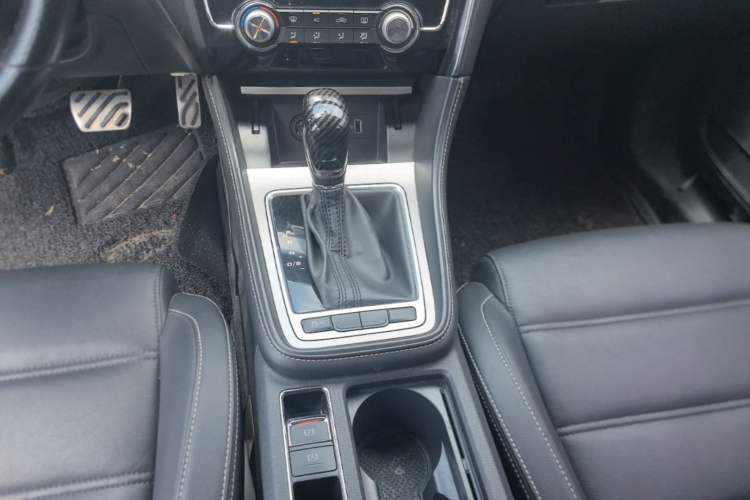 Used MG 6 2017 20T Automatic Luxury Smart Connect Version China V Standard Gear Lever