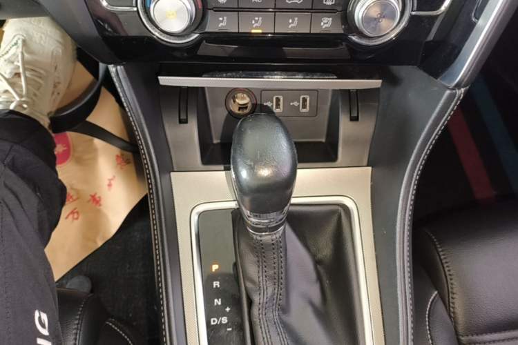 Used MG 6 2017 20T Automatic Luxury Smart Connect Version China V Standard Gear Lever