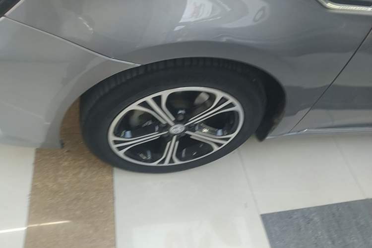Used MG 6 2017 20T Automatic Luxury Smart Connect Version China V Standard Left Front Wheel Hub