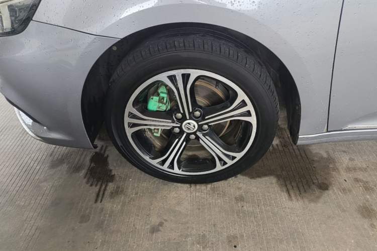 Used MG 6 2017 20T Automatic Luxury Smart Connect Version China V Standard Left Front Wheel Hub