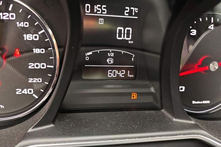 Used MG 6 2017 20T Manual Luxury Smart Connect Version China V Standard Odometer Close Up