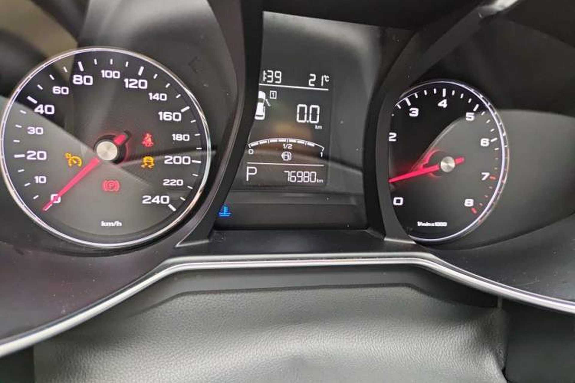 Used MG 6 2017 20T Automatic Prestige Internet Edition China V Standard Odometer Close Up