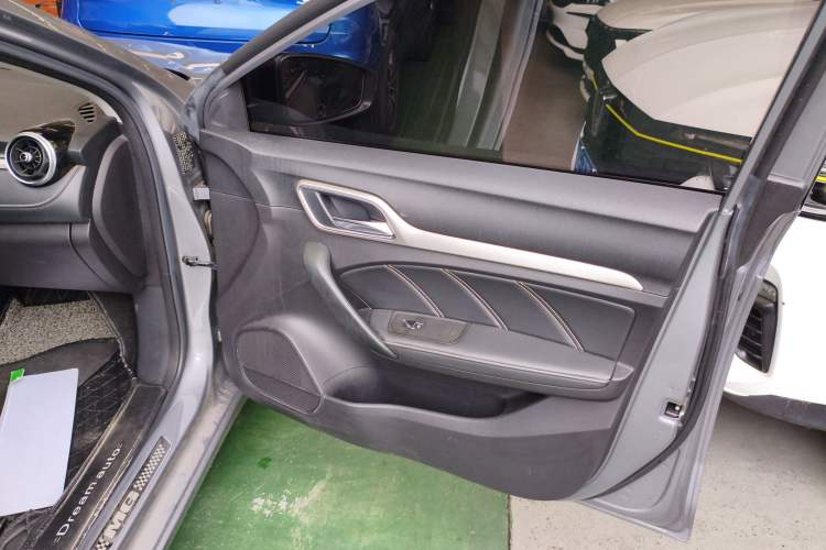 Used MG 6 2017 20T Automatic Luxury Smart Connect Version China V Standard Right Front Door Interior