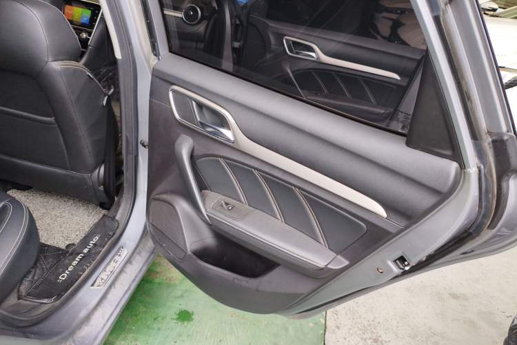 Used MG 6 2017 20T Automatic Luxury Smart Connect Version China V Standard Right Rear Door Interior