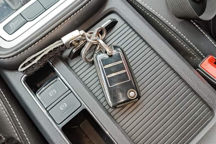 Used MG 6 2017 20T Automatic Luxury Smart Connect Version China V Standard Vehicle Key
