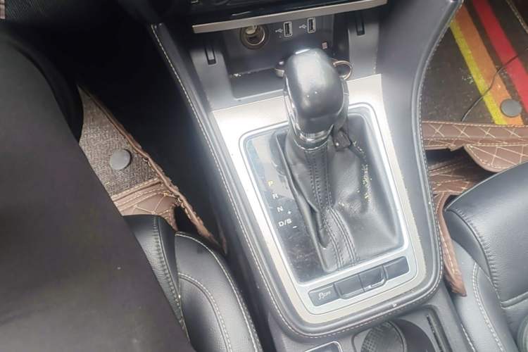 Used MG 6 2017 20T Automatic Luxury Smart Connect Version China V Standard Gear Lever