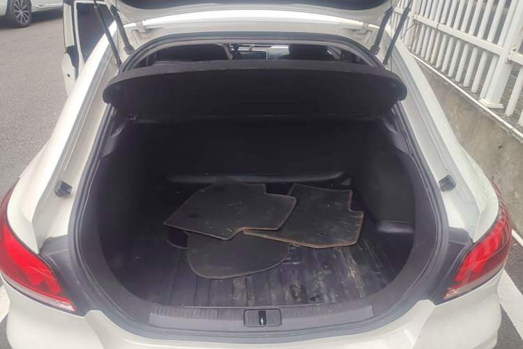 Used MG 6 2017 20T Automatic Luxury Smart Connect Version China V Standard Trunk