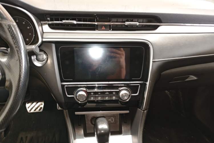 Used MG 6 2017 20T Automatic Luxury Smart Connect Version China V Standard Audio And AC Panel