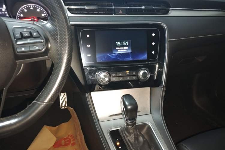 Used MG 6 2017 20T Automatic Luxury Smart Connect Version China V Standard Audio And AC Panel