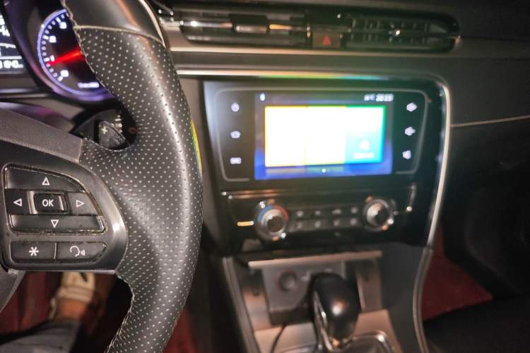 Used MG 6 2017 20T Automatic Luxury Smart Connect Version China V Standard Audio And AC Panel