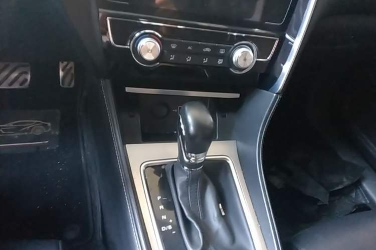 Used MG 6 2017 20T Automatic Luxury Smart Connect Version China V Standard Audio And AC Panel
