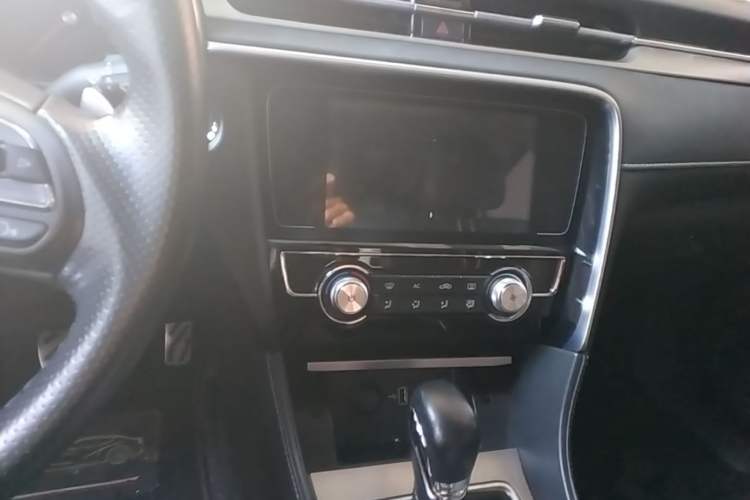 Used MG 6 2017 20T Automatic Luxury Smart Connect Version China V Standard Center Console