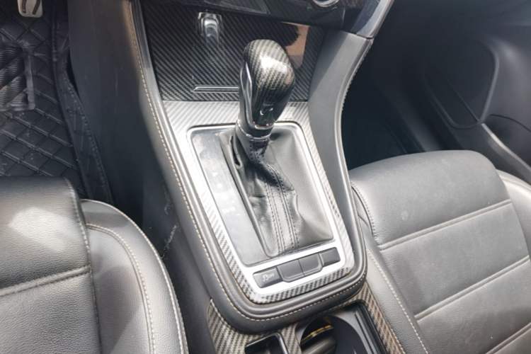 Used MG 6 2017 20T Automatic Luxury Smart Connect Version China V Standard Gear Lever