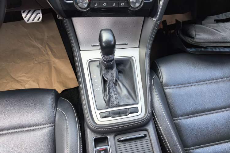 Used MG 6 2017 20T Automatic Luxury Smart Connect Version China V Standard Gear Lever