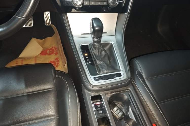 Used MG 6 2017 20T Automatic Luxury Smart Connect Version China V Standard Gear Lever