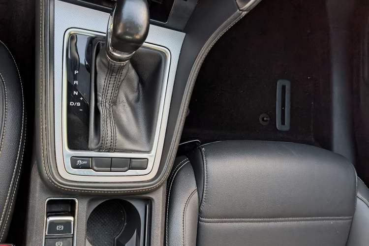 Used MG 6 2017 20T Automatic Luxury Smart Connect Version China V Standard Gear Lever