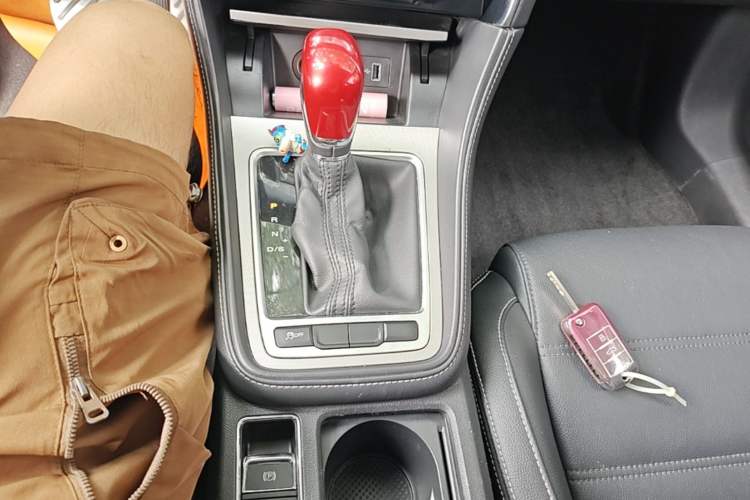 Used MG 6 2017 20T Automatic Luxury Smart Connect Version China V Standard Gear Lever