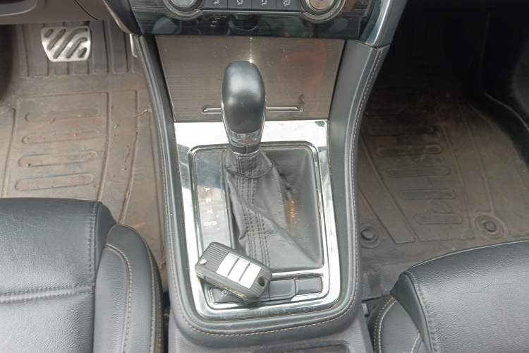 Used MG 6 2017 20T Automatic Luxury Smart Connect Version China V Standard Gear Lever
