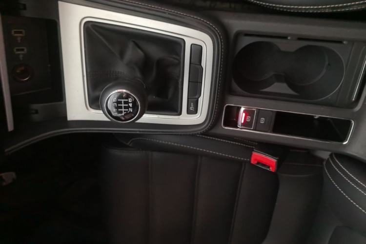 Used MG 6 2017 20T Manual Luxury Smart Connect Version China V Standard Gear Lever