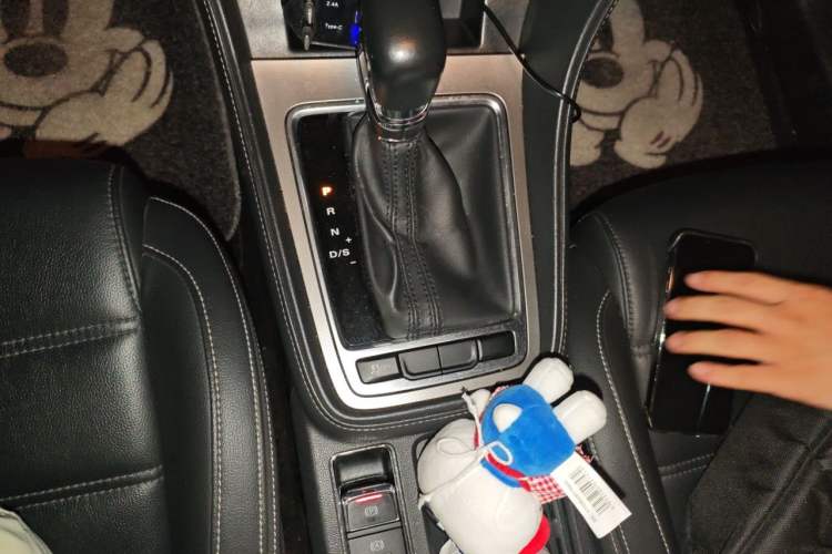 Used MG 6 2017 20T Automatic Luxury Smart Connect Version China V Standard Gear Lever