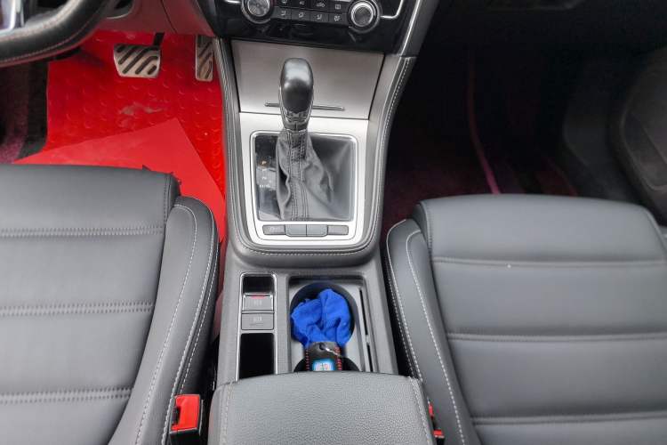 Used MG 6 2017 20T Automatic Luxury Smart Connect Version China V Standard Gear Lever