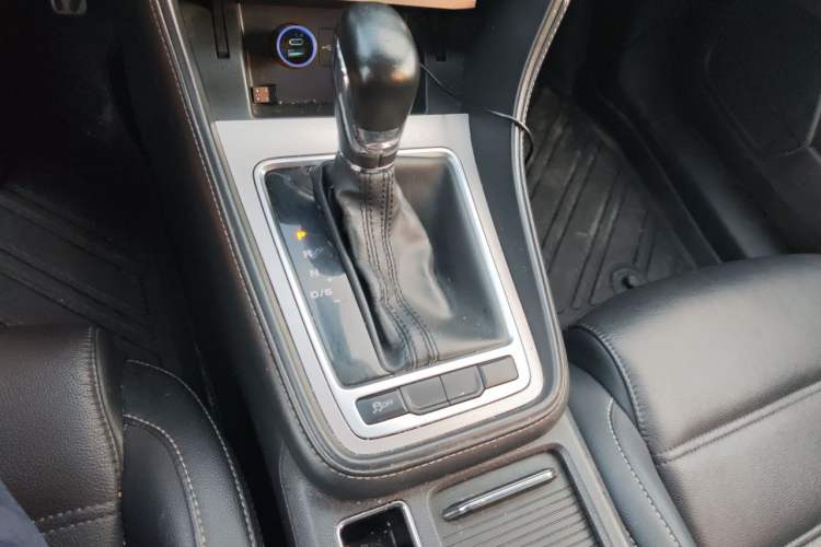 Used MG 6 2017 20T Automatic Luxury Smart Connect Version China V Standard Gear Lever
