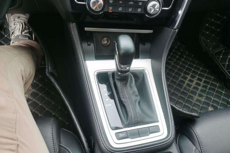 Used MG 6 2017 20T Automatic Luxury Smart Connect Version China V Standard Gear Lever