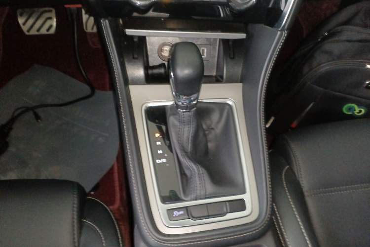Used MG 6 2017 20T Automatic Luxury Smart Connect Version China V Standard Gear Lever