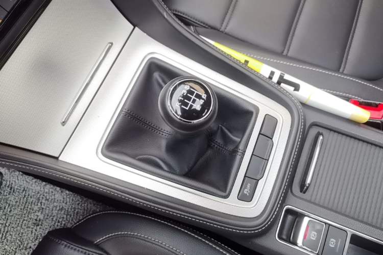 Used MG 6 2017 20T Manual Luxury Smart Connect Version China V Standard Gear Lever