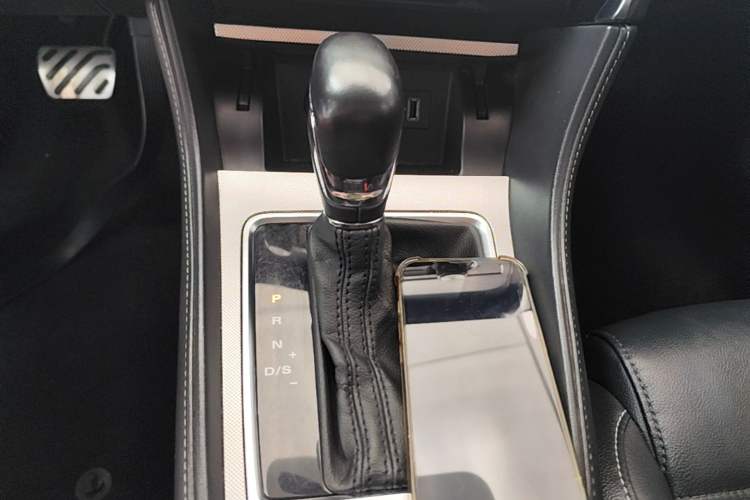Used MG 6 2017 20T Automatic Luxury Smart Connect Version China V Standard Gear Lever