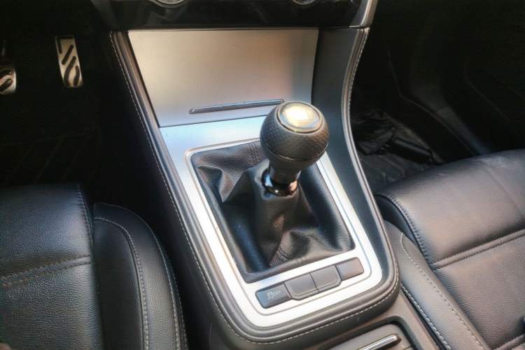 Used MG 6 2017 20T Manual Luxury Smart Connect Version China V Standard Gear Lever