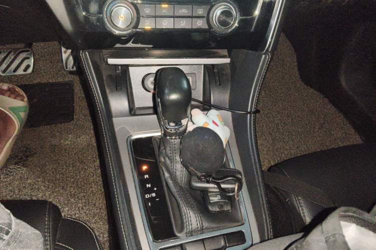 Used MG 6 2017 20T Automatic Luxury Smart Connect Version China V Standard Gear Lever