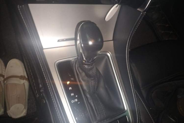 Used MG 6 2017 20T Automatic Luxury Smart Connect Version China V Standard Gear Lever