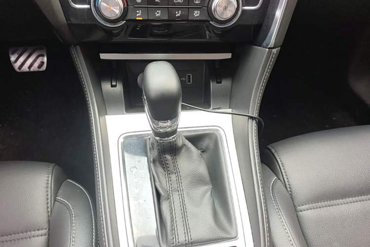 Used MG 6 2017 20T Automatic Luxury Smart Connect Version China V Standard Gear Lever