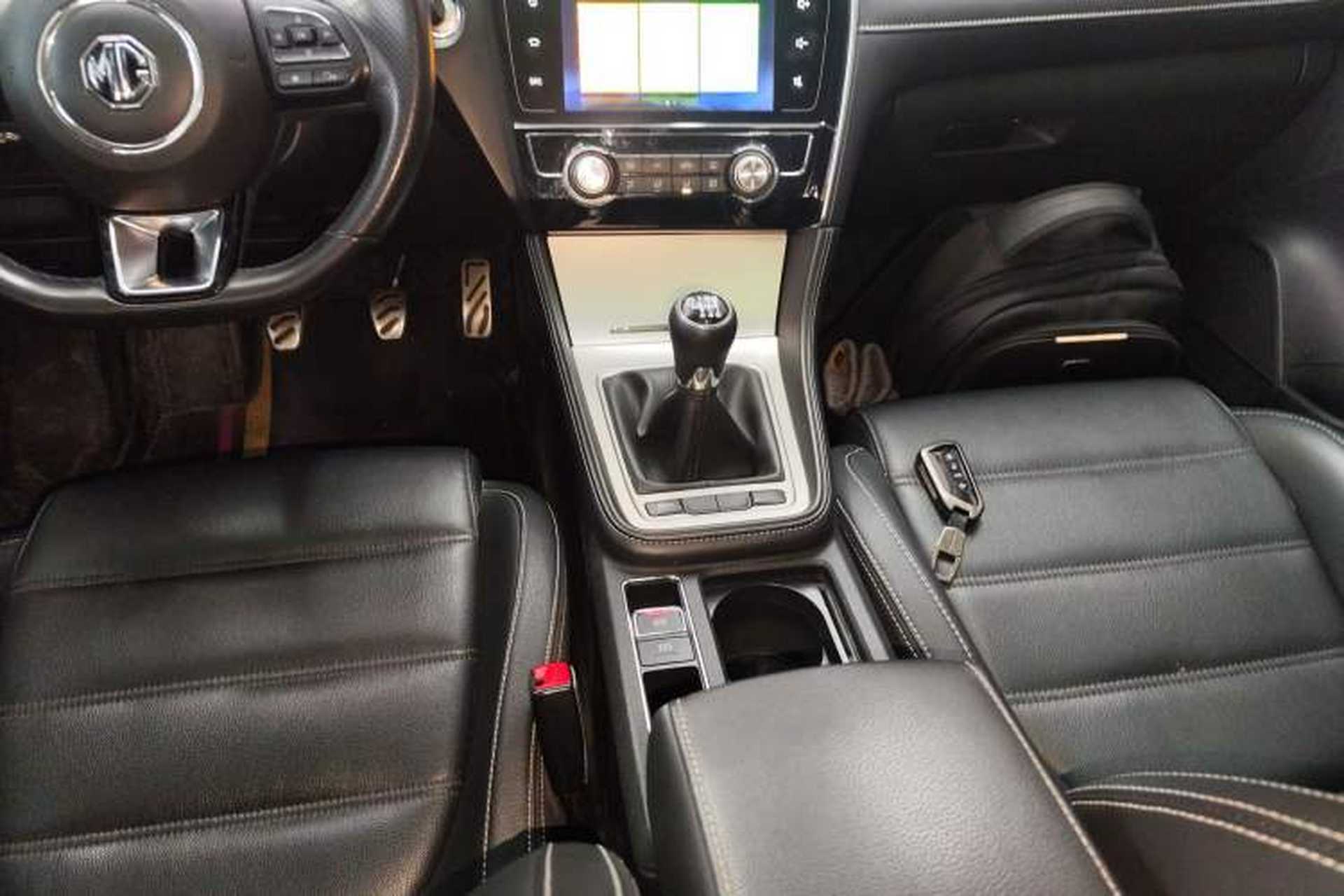 Used MG 6 2017 20T Manual Luxury Smart Connect Version China V Standard Gear Lever