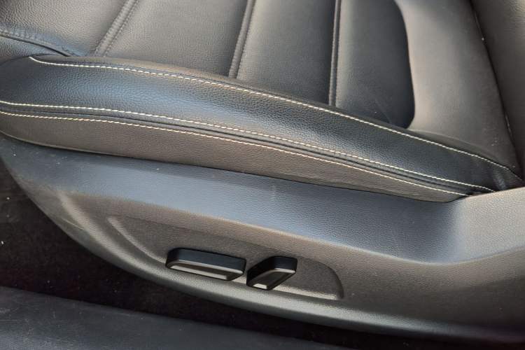 Used MG 6 2017 20T Automatic Luxury Smart Connect Version China V Standard Interior 12