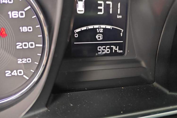 Used MG 6 2017 20T Manual Luxury Smart Connect Version China V Standard Odometer Close Up