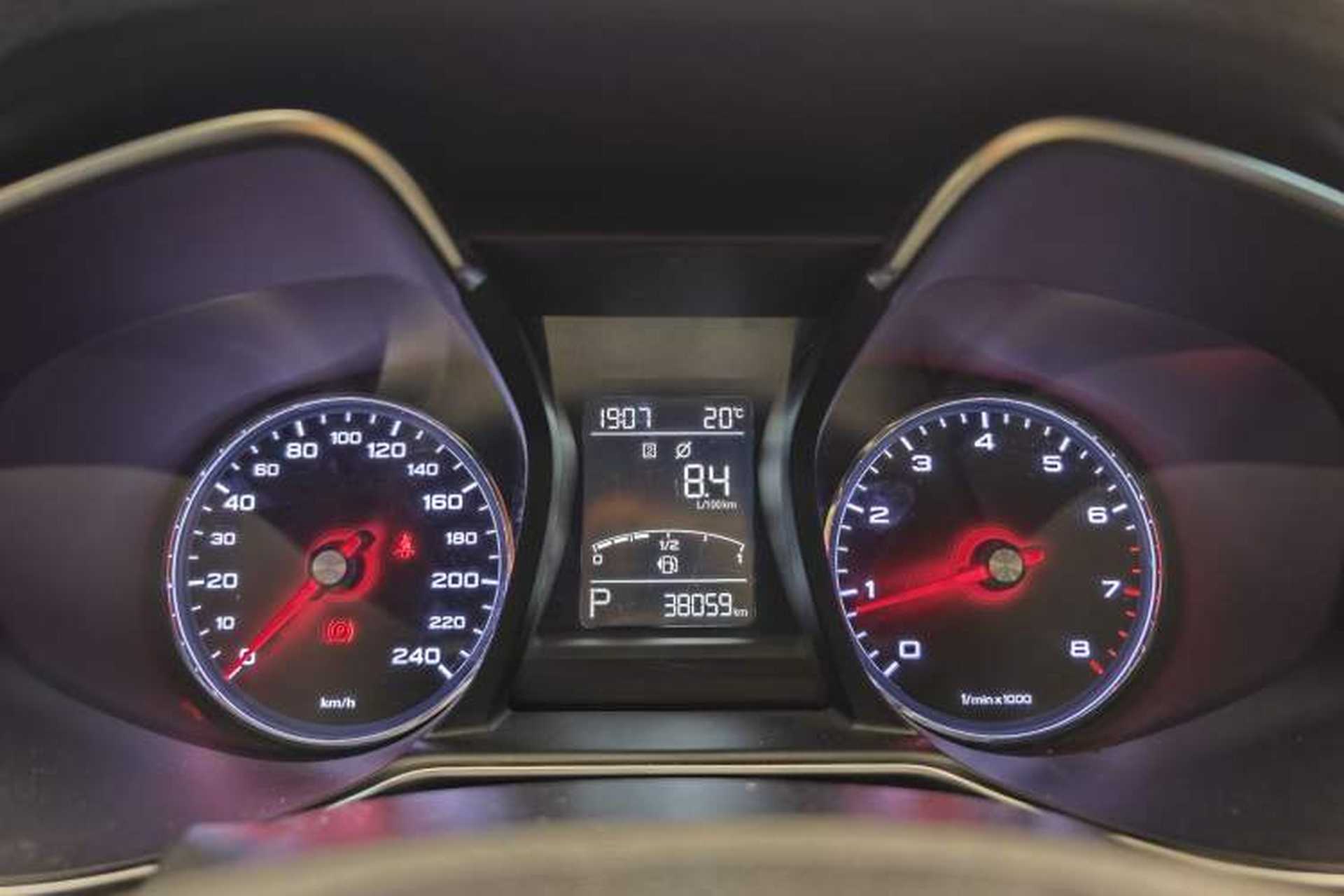 Used MG 6 2017 20T Automatic Luxury Smart Connect Version China V Standard Odometer Close Up
