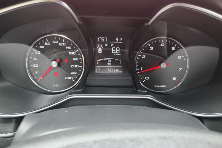 Used MG 6 2017 20T Automatic Luxury Smart Connect Version China V Standard Odometer Close Up