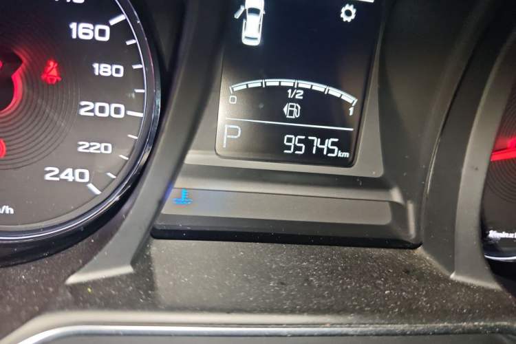 Used MG 6 2017 20T Automatic Luxury Smart Connect Version China V Standard Odometer Close Up