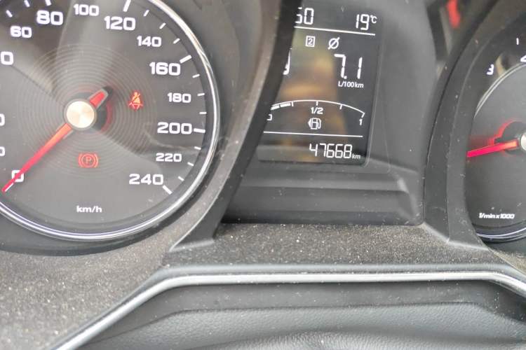 Used MG 6 2017 20T Manual Luxury Smart Connect Version China V Standard Odometer Close Up