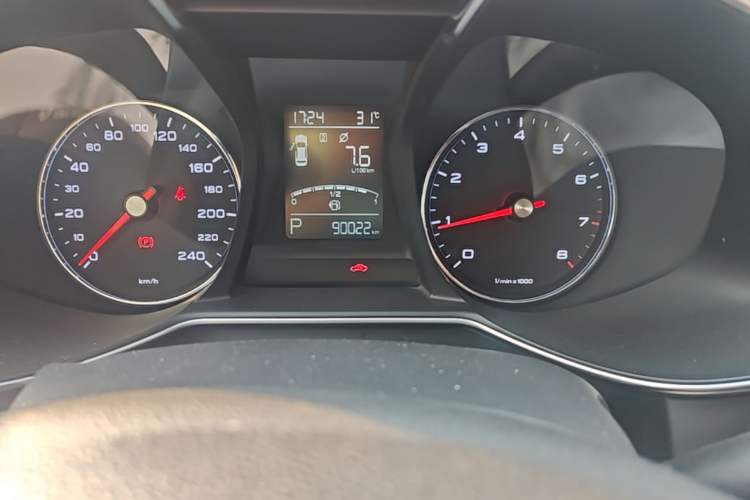 Used MG 6 2017 20T Automatic Luxury Smart Connect Version China V Standard Odometer Close Up