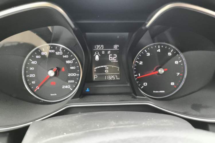 Used MG 6 2017 20T Automatic Luxury Smart Connect Version China V Standard Odometer Close Up