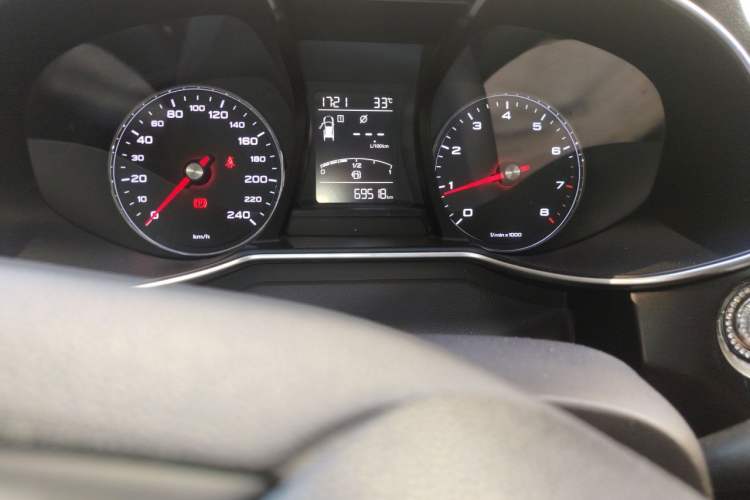 Used MG 6 2017 20T Manual Luxury Smart Connect Version China V Standard Odometer Close Up