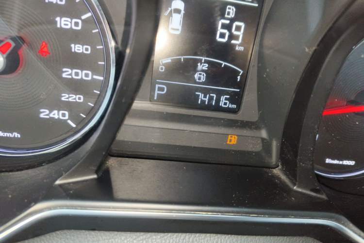 Used MG 6 2017 20T Automatic Luxury Smart Connect Version China V Standard Odometer Close Up