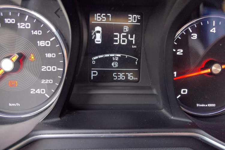 Used MG 6 2017 20T Automatic Luxury Smart Connect Version China V Standard Odometer Close Up