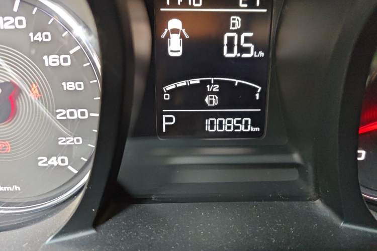 Used MG 6 2017 20T Automatic Luxury Smart Connect Version China V Standard Odometer Close Up