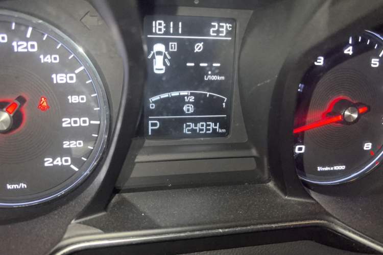 Used MG 6 2017 20T Automatic Luxury Smart Connect Version China V Standard Odometer Close Up
