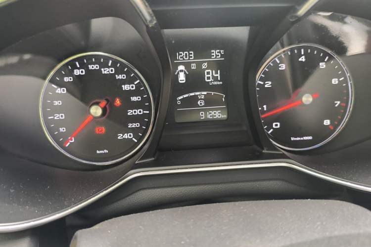 Used MG 6 2017 20T Manual Luxury Smart Connect Version China V Standard Odometer Close Up