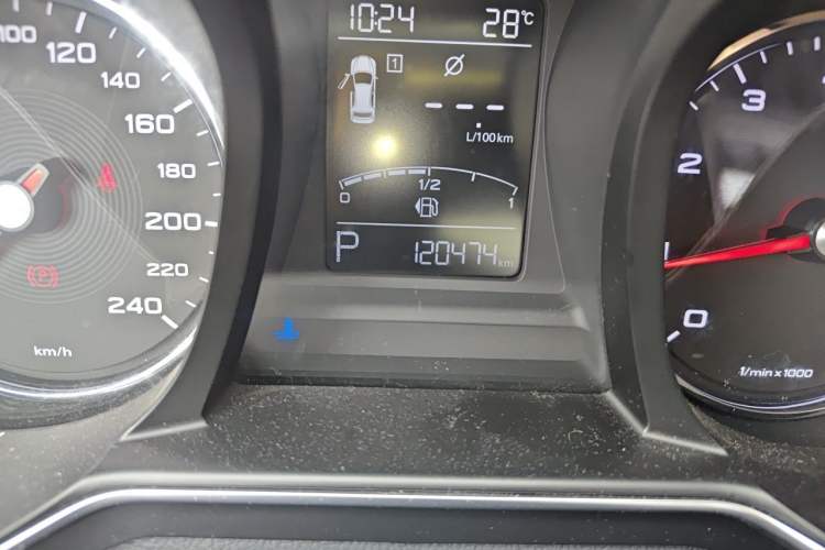 Used MG 6 2017 20T Automatic Luxury Smart Connect Version China V Standard Odometer Close Up
